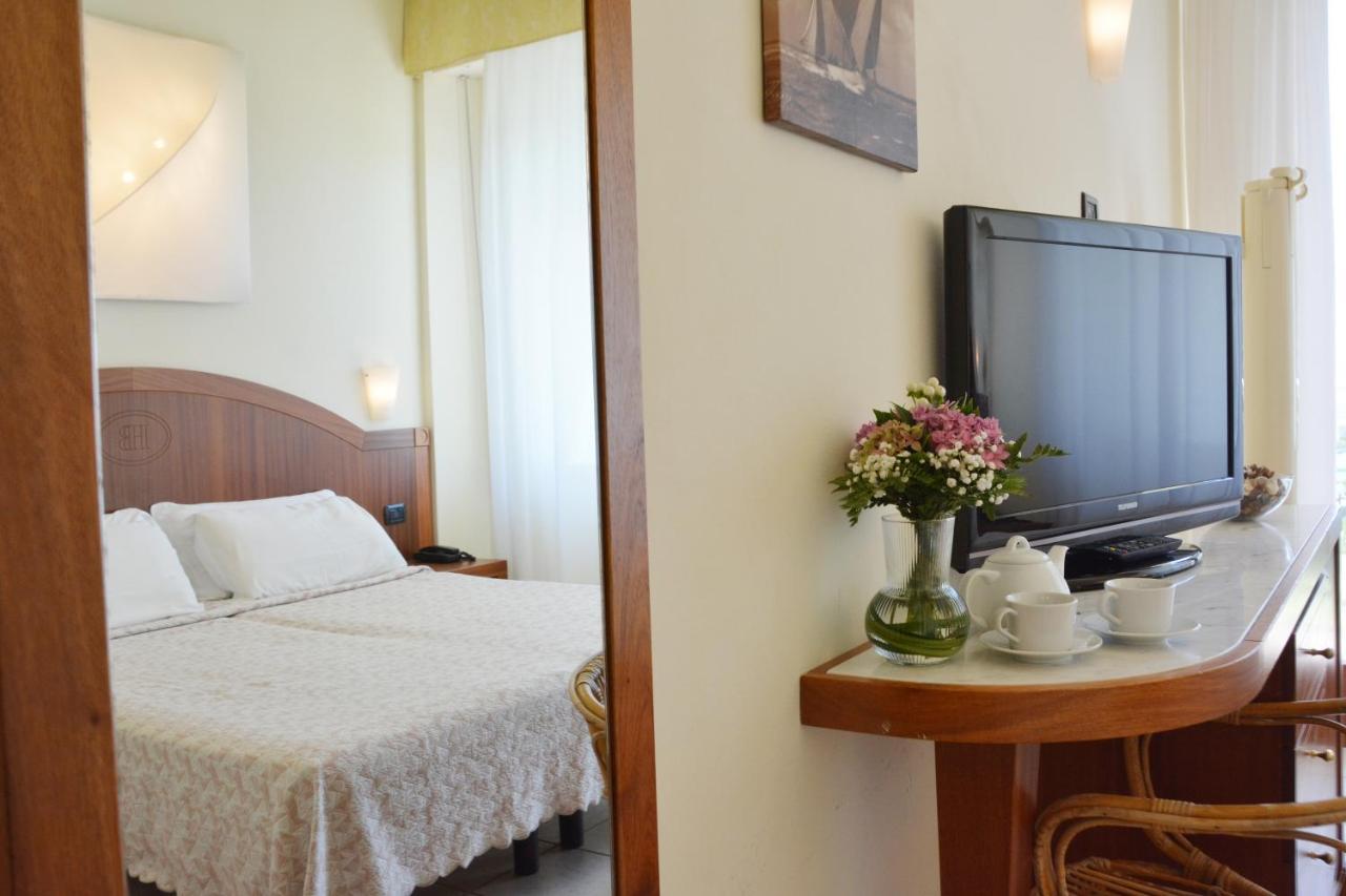 Hotel Bellevue Beach - Sul Mare Milano Marittima Ngoại thất bức ảnh